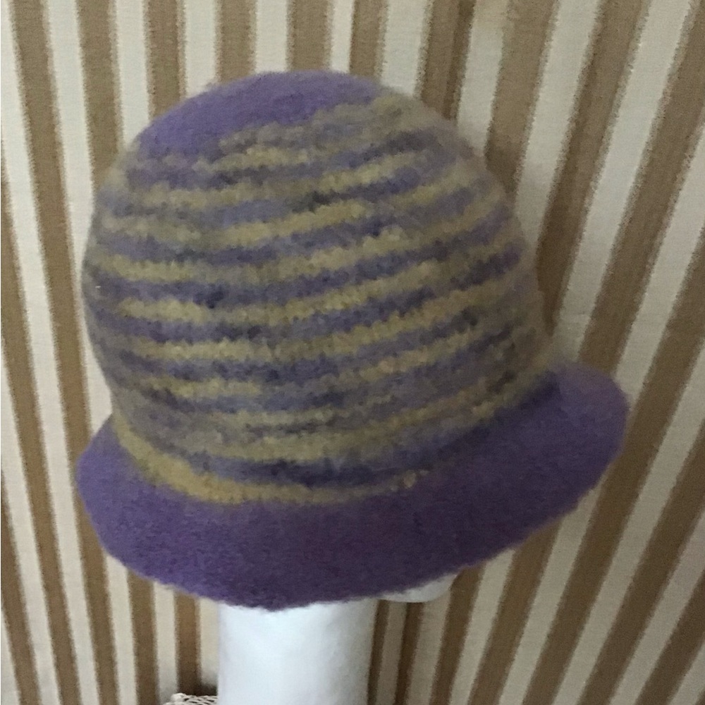 Hand Felted Hat - Picture 3 of 3